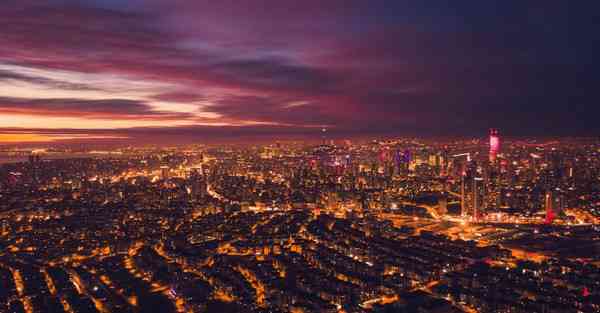 女性智能机器人明明作为