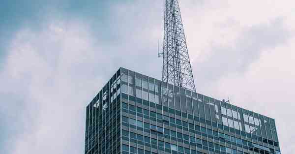 卡伴智能机器人：革新智能服务行业的利器