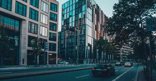 人工智能机器人和人谈恋爱