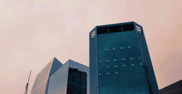 人工智能机器人和人谈恋爱