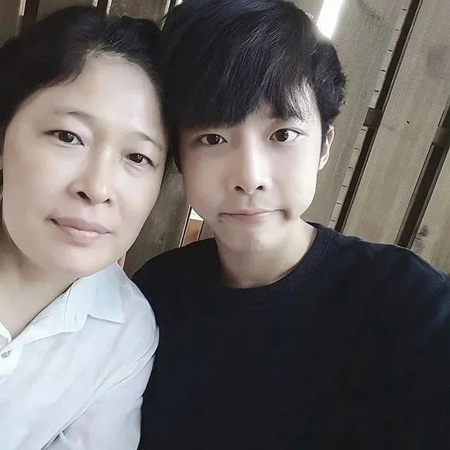 闵瑞磊妮